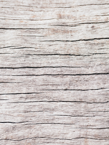 Nahaufnahme einer Holzstruktur mit natürlichen Linien und Maserungen.