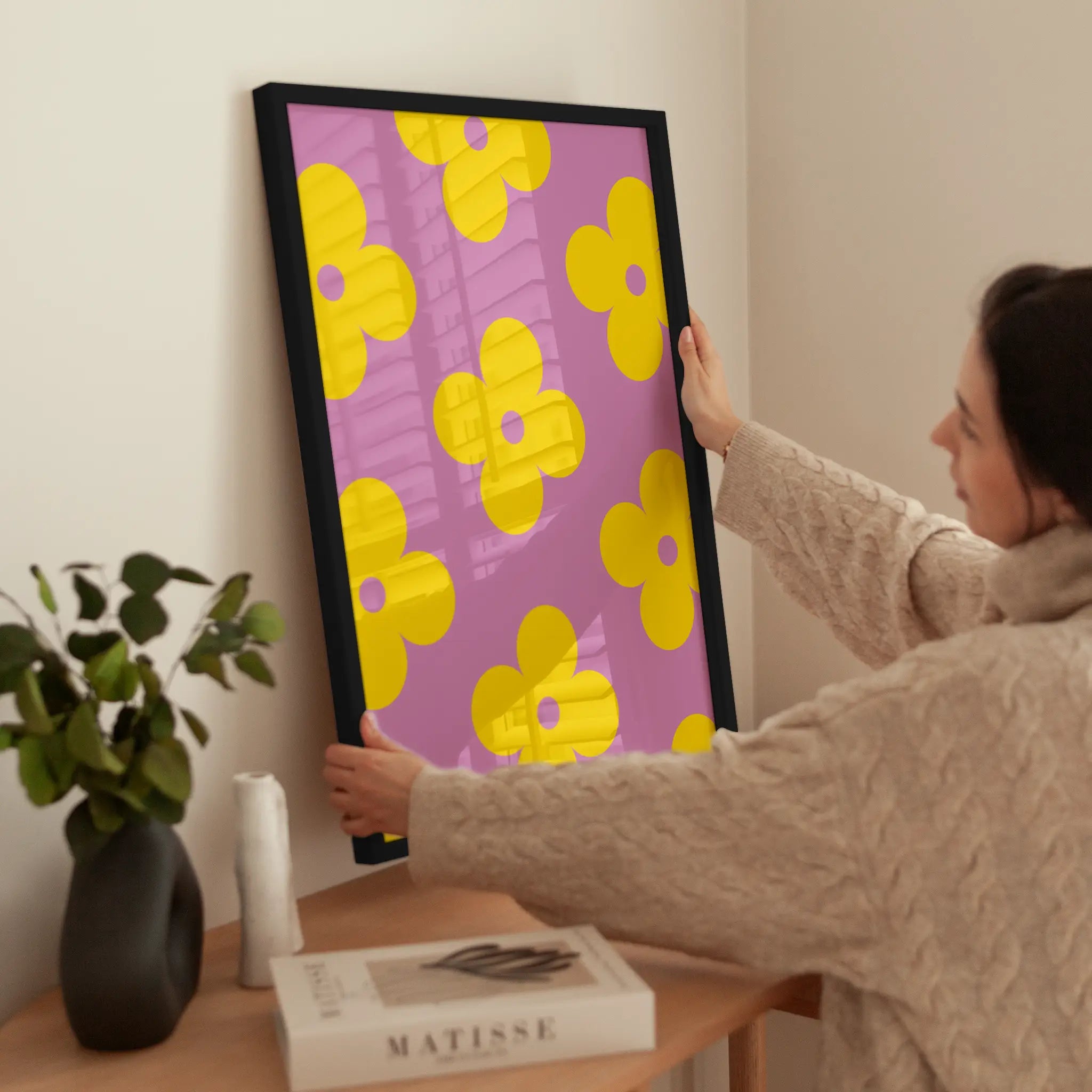 Yellow Flower Pattern wird aufgehängt