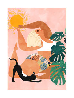 Illustration einer Frau beim Yoga mit einer schwarzen Katze und grünen Pflanzen auf rosa Hintergrund.